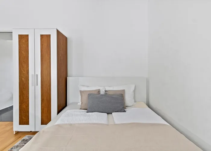 Stylish , 4 Min To U3 Zipperer Strasse